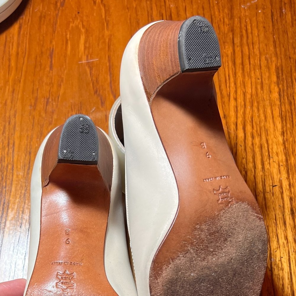 Salvatore Ferragamo Spectator Pump size 9 creme and white - Picture 8 of 10